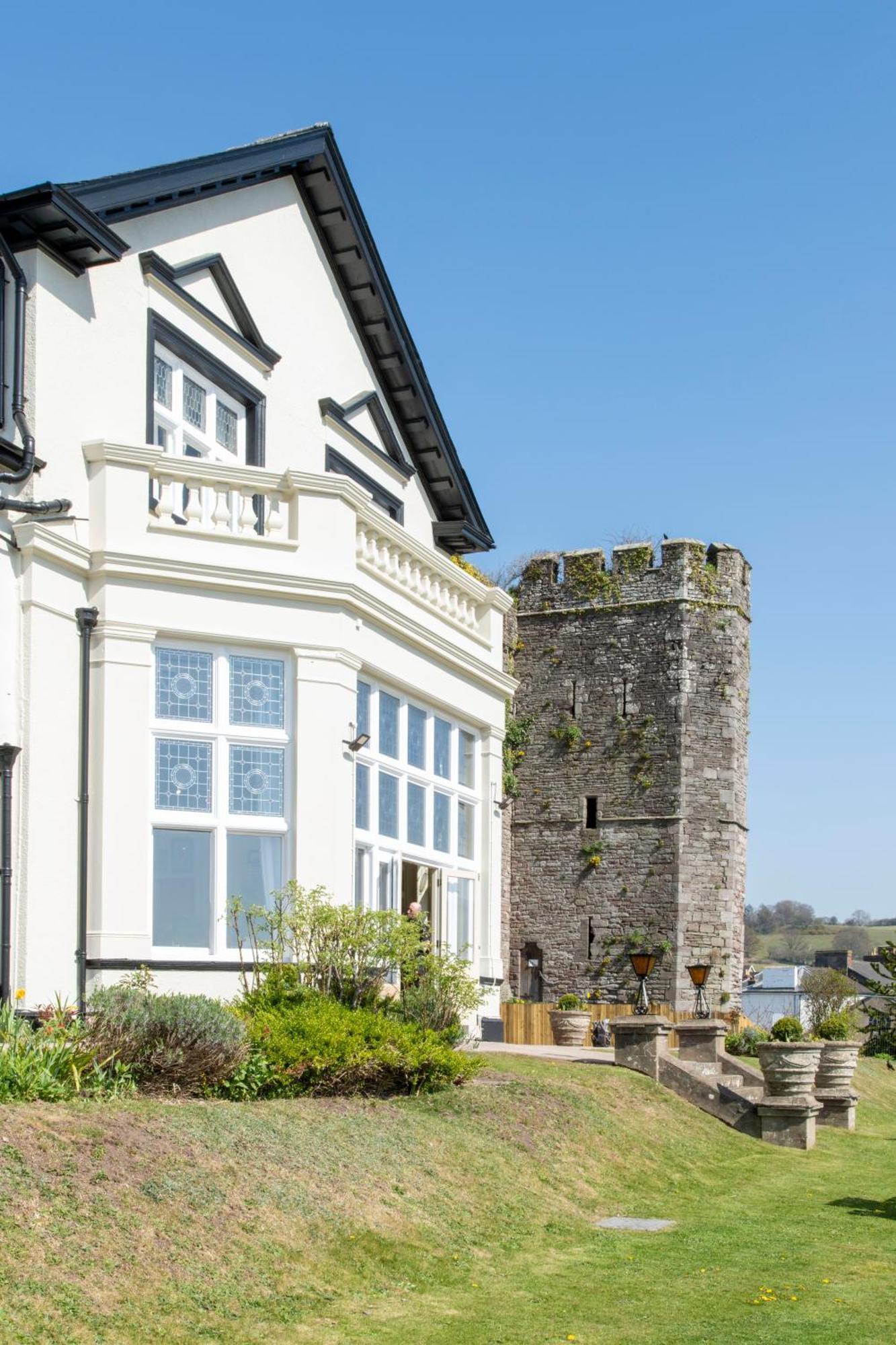 The Castle Of Brecon Hotel, Brecon, Powys Ngoại thất bức ảnh